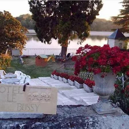 Logis Le Bussy Hotel